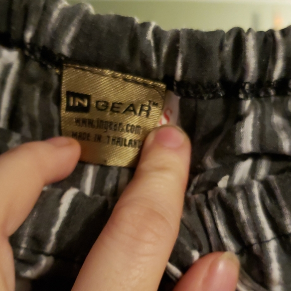 Mini skirt cool patrern NWOT - Picture 4 of 4